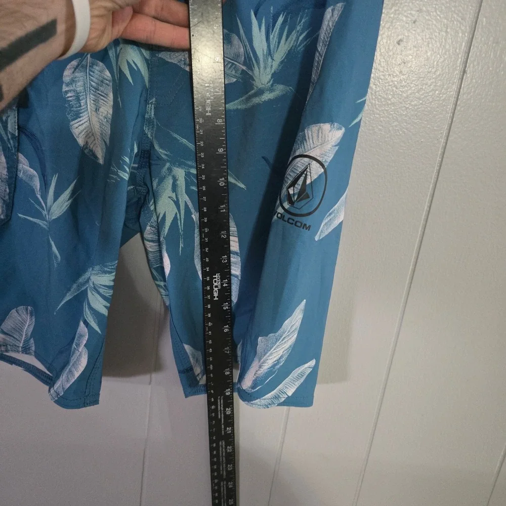 Volcom Board Shorts Mens 29 Blue Tropical Bird of Paradise Palm Swim Trunks‎